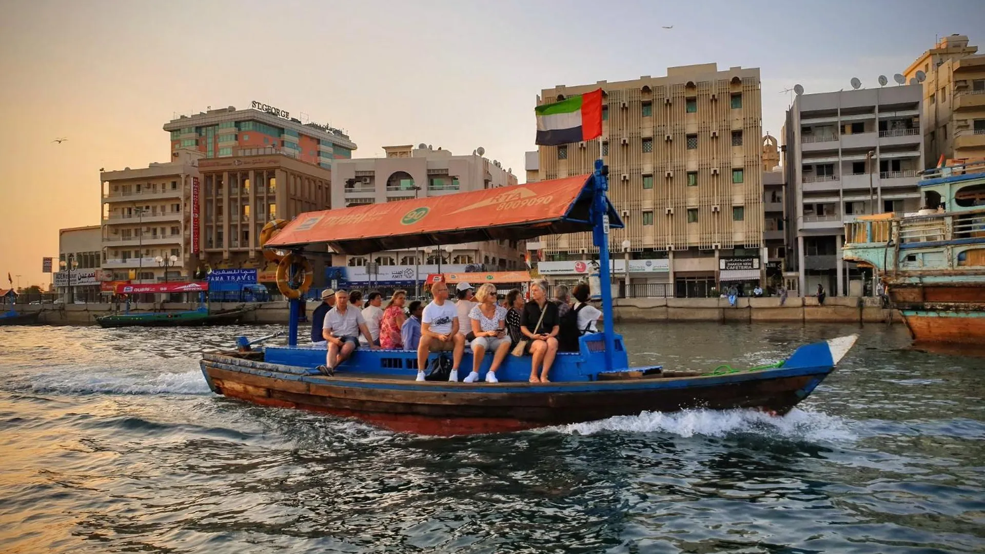 Honeycomb Capsule Hostel Near Burjuman And Sharaf Dg Metro Dubai