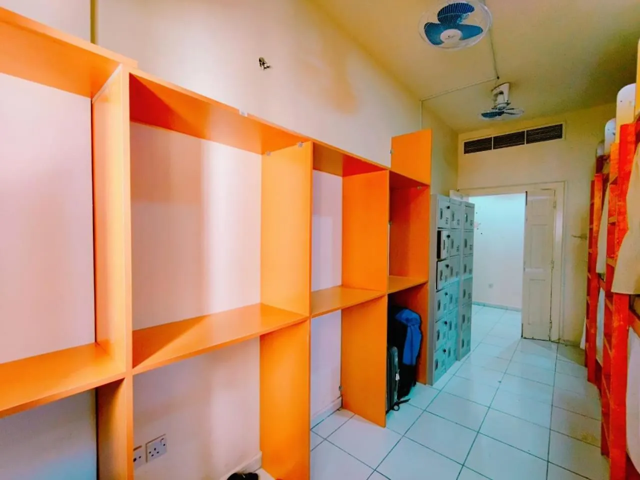 Honeycomb Capsule Hostel Near Burjuman And Sharaf Dg Metro Dubai