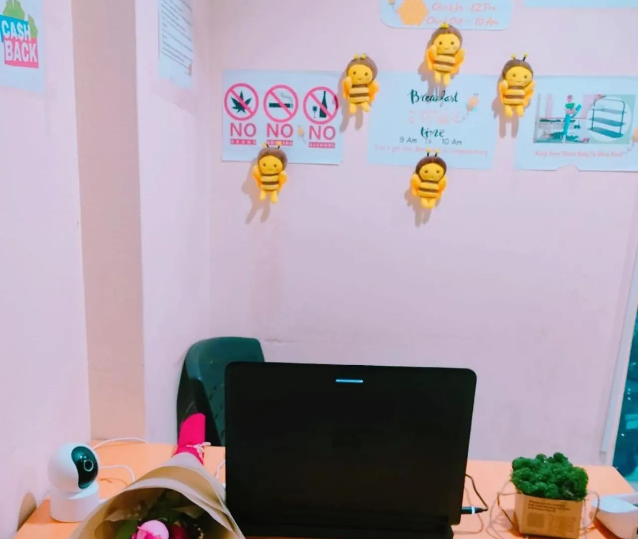 Honeycomb Capsule Hostel Near Burjuman And Sharaf Dg Metro Dubai